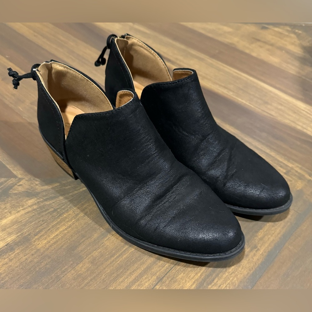 QUPID SLIT STACKED HEEL BOOTIES | See Description for size (6.5- 7)